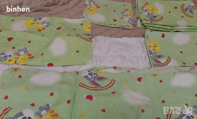 Бебешки чаршафи и олекотена завивка за бебешко креватче