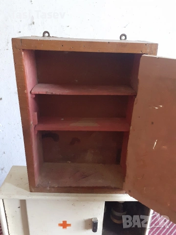 Стари аптечки за стена, снимка 2 - Колекции - 53534936