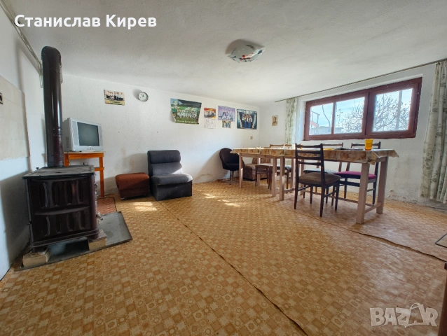 Продаваме имот с къща - с. Богомилово, снимка 12 - Къщи - 53004646