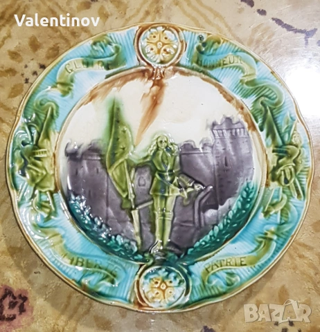 Старинна керамична чиния Жана д'Арк 