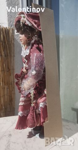 Старинна порцеланова колекционерска кукла със стойка , снимка 4 - Кукли - 45729654