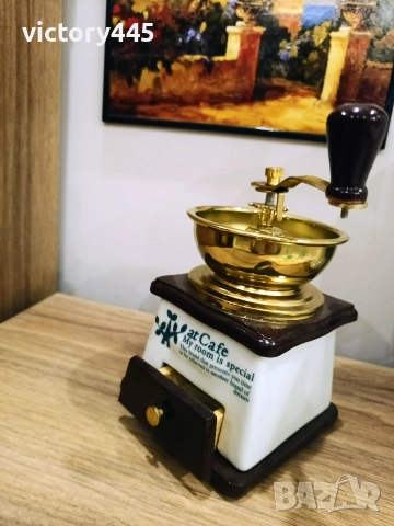 Уникална ръчна кафемелачка ретро стил