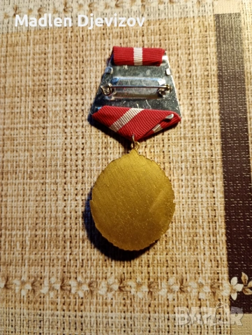 Орден -Червено знаме на труда с малък нодач, снимка 2 - Антикварни и старинни предмети - 53478008