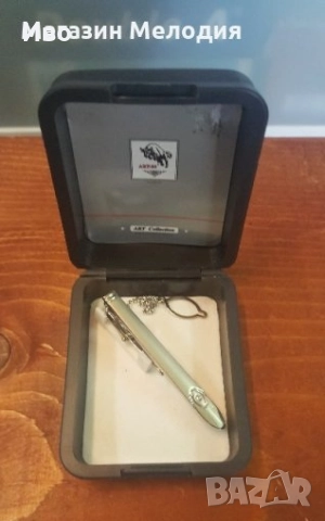 Игла за врътовръзка. Много красива, чисто нова с кутия.