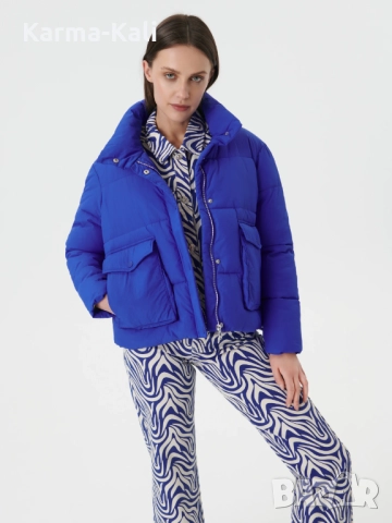 яке в красив син цвят