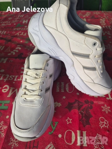 бели маратонки 