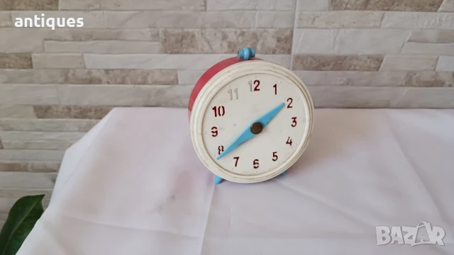 Часовник / Будилник - играчка от соц-а, снимка 1