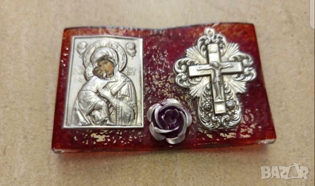 Малко разпятие и Богородица с място за малка свещ и сребърен обков направете си вашия кът за молитва, снимка 2 - Декорация за дома - 52954557