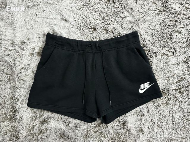 Дамски шорти Nike Rally Shorts, Размер XL, снимка 1 - Къси панталони и бермуди - 46367539