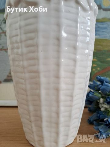 Елегантна порцеланова винтидж ваза, Португалия, снимка 3 - Антикварни и старинни предмети - 45698969