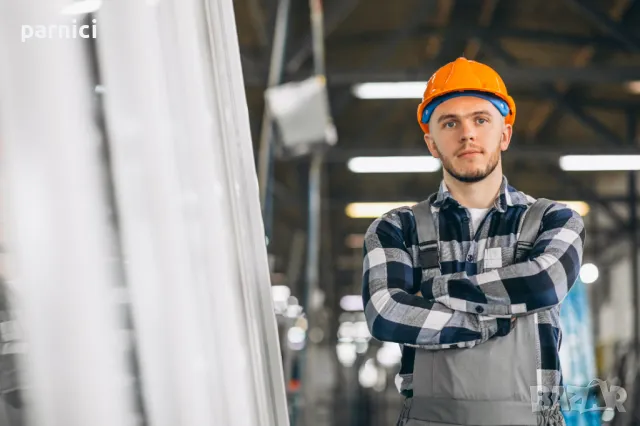 Работник в производствен цех, снимка 1