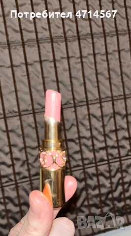 Червило на Yves Saint Laurent, снимка 2 - Декоративна козметика - 53741456