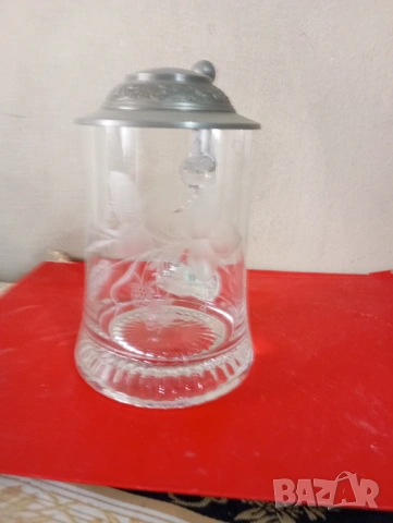 Халба за бира с капак