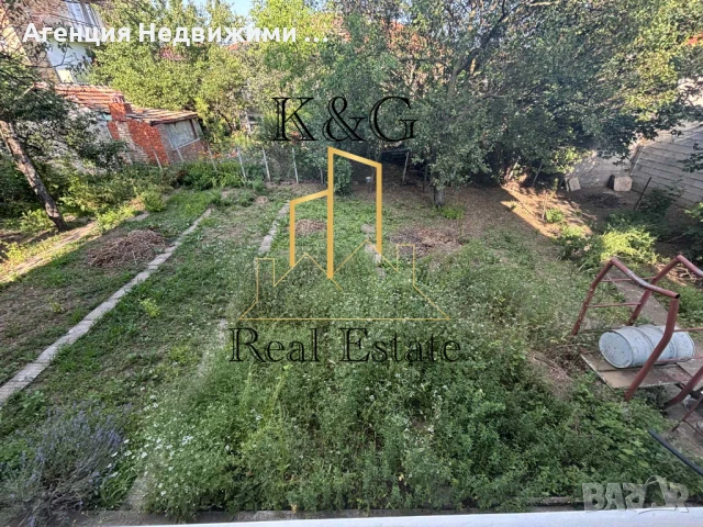 Двуетажна тухлена на плоча къща в с. Стражец, снимка 14 - Къщи - 50764351