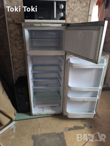 Хладилник Indesit, снимка 1 - Хладилници - 45861267