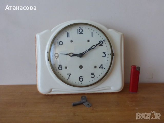 Немски стенен порцеланов часовник с ключ 1930 г