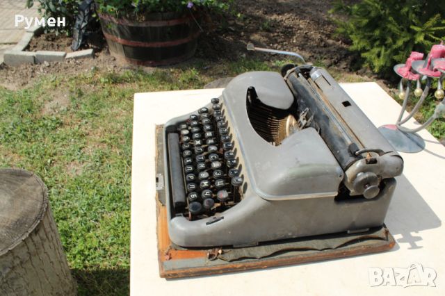 Пишеща машина, снимка 3 - Антикварни и старинни предмети - 45804043