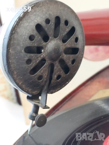 Рядък миниатюрен грамофон начало на 20 век, снимка 8 - Антикварни и старинни предмети - 52681392