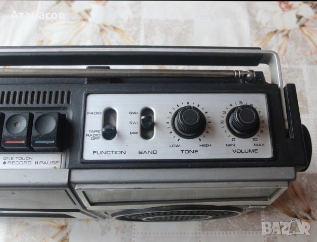 Стар радиокасетофон Toshiba RT-4950 за части, снимка 4 - Радиокасетофони, транзистори - 45912601