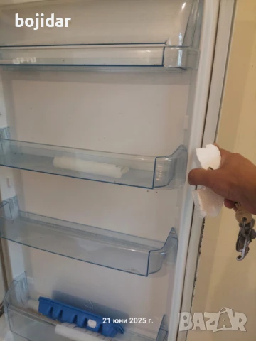 Хладилник с фризер 323Л - ELECTROLUX ENB34633W NO FROST, снимка 4 - Хладилници - 50749340
