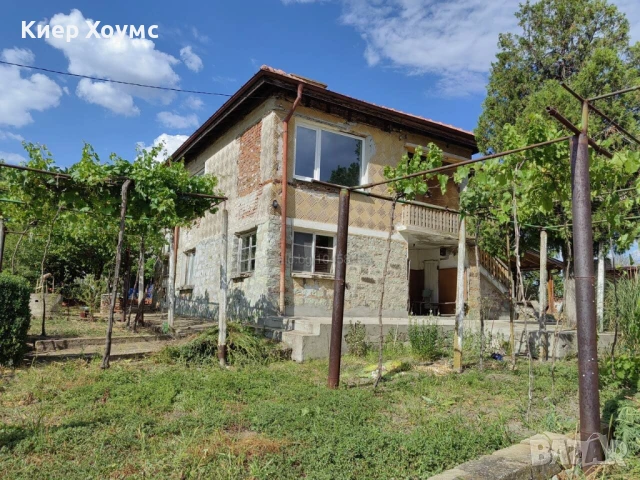 Продавам двуетажна къща в село Бряст общ.Димитровград