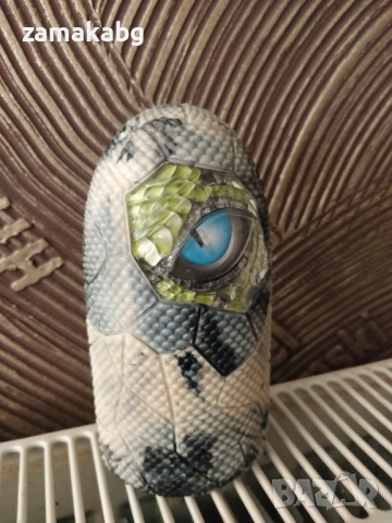 Интересна кутия за динозавърско яйце с впечатляващ дизайн, висока 14 см. Много добре запазени., снимка 2 - Играчки за стая - 54042750