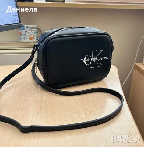 Оригинална чантичка Calvin Klein, снимка 1 - Чанти - 48584542