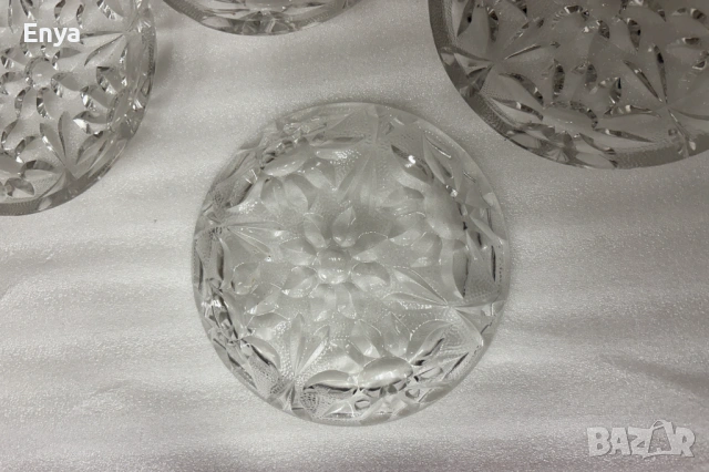 Десертни чинии от оловно стъкло с релефни цветя на дъното-6 бр., снимка 3 - Чинии - 53647172