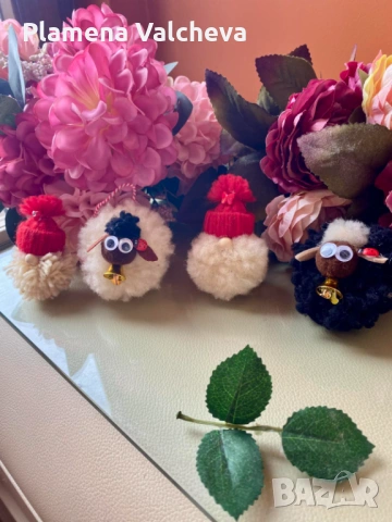 Сладки мартенички от естествена вълна 