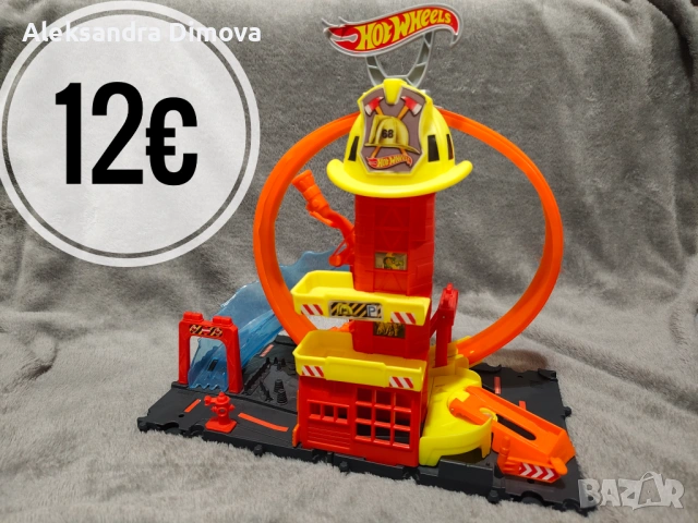 Продавам различни Hot Wheels писти, паркинг - цени на снимките, снимка 8 - Коли, камиони, мотори, писти - 53851390