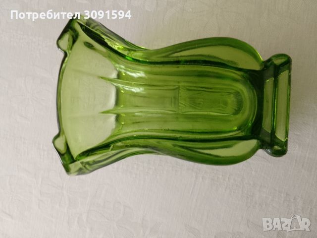  Ваза Арт Деко зелено стъкло - 1920-1930г, снимка 1 - Други ценни предмети - 45401866