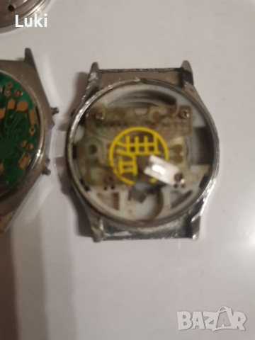 четири броя стари електронни часовника, снимка 13 - Други - 45012781