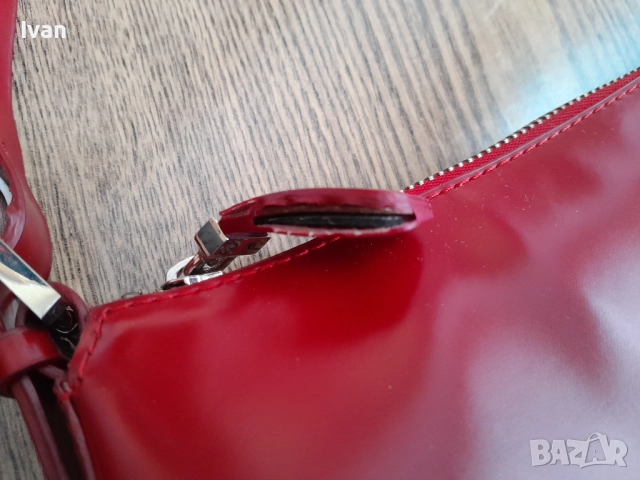 Оригинална дамска чанта Bally Switzerland , снимка 8 - Чанти - 52369429