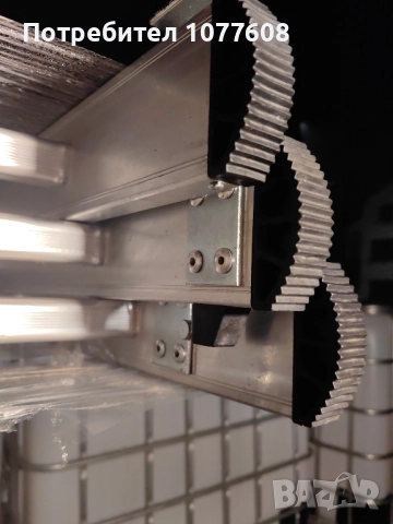 Професионална трираменна алуминиева стълба с 10 стъпала с профил на краката 22х80мм 