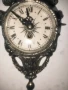 Стар механичен стенен часовник. Навива се с ключе, работи. Доста е безшумен. Изцяло е от бял бронз с, снимка 5