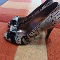 Обувки на ток + черни платформи, снимка 1 - Дамски обувки на ток - 45099941
