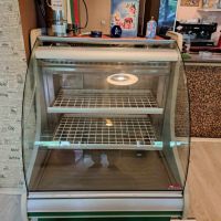 Продавам хладилна витрина,сепарета с маси професионална пицарка!!!, снимка 12 - Обзавеждане за заведение - 45594414