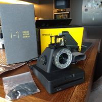 Тестван с филм фотоапарат за моментални снимки Polaroid Impossible I-1 - пойнт енд шуут , снимка 1 - Фотоапарати - 45875461