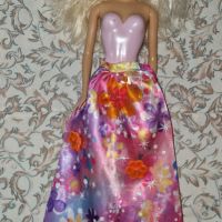 оригинална синеока кукла барби със шарена пола, снимка 12 - Кукли - 45698686