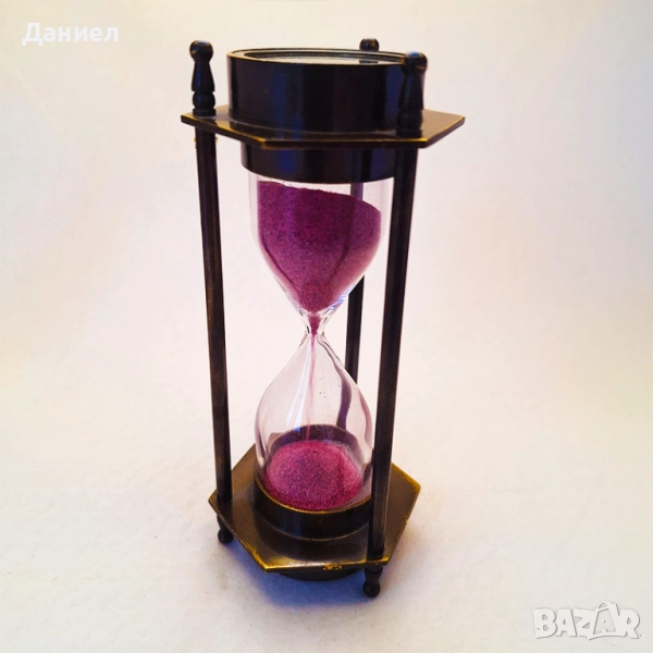 Пясъчен часовник в бронзова рамка,, снимка 1