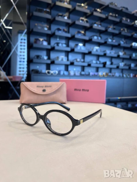 очила с черен обикновен калъф и ув защита miu miu, снимка 1