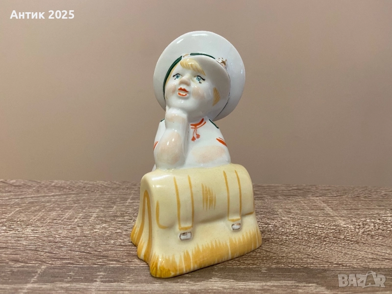 Порцеланова статуетка „Ще стана капитан (Капитанската дъщеря)“, снимка 1