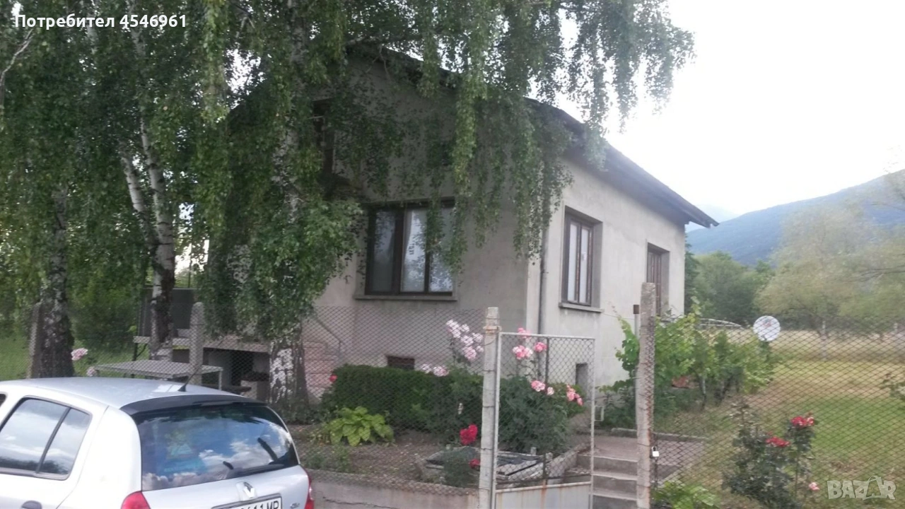 Продава се масивна и тухлена къща в гр. Карлово , кв. Сушица , снимка 1