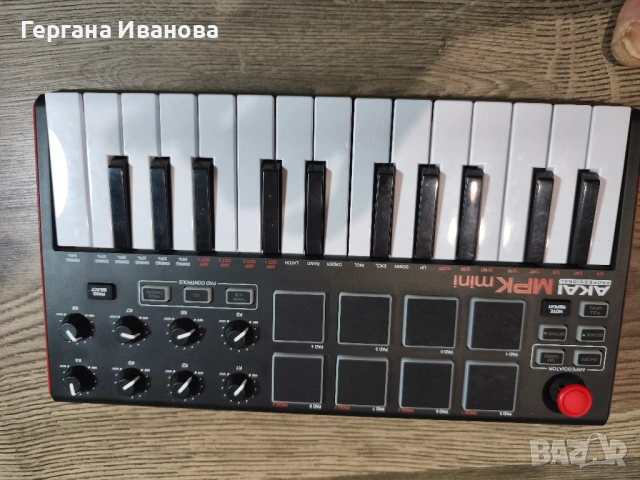 Akai MPK Mini MK3 компактен USB MIDI контролер, Отлично състояние!