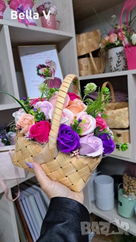 Букет от декоративни сапунени розив кошница, снимка 3 - Други - 45520536