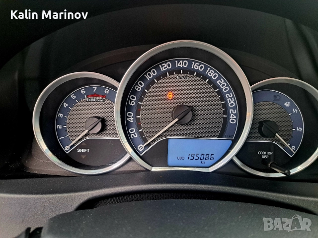 Тойота Аурис 1.3 i 2014г., снимка 10 - Автомобили и джипове - 50789072