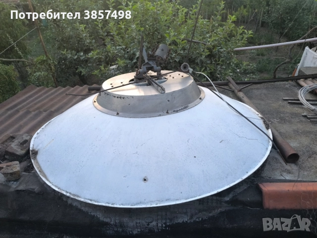 Продавам Сателитна чиния 180 см. 1м.80см. с тръбата за стойка
