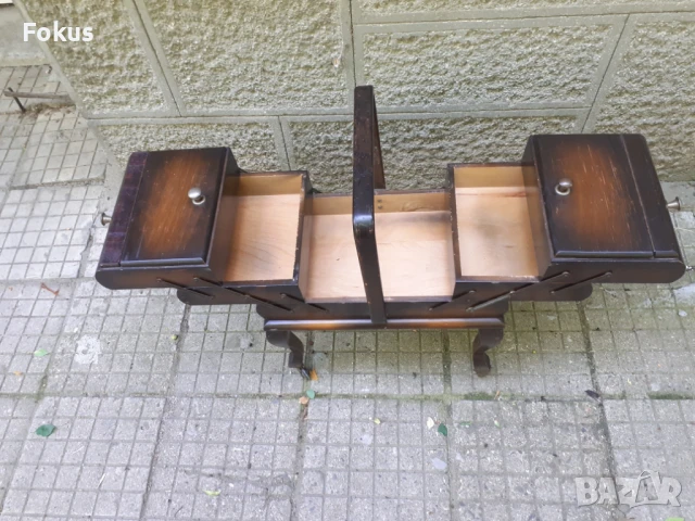 Невероятна стара антикварна тоалетка бижутерка шкафче, снимка 2 - Антикварни и старинни предмети - 50839824