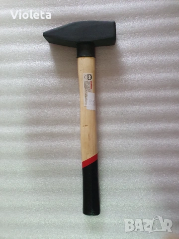 Чук 1 кг с дървена дръжка