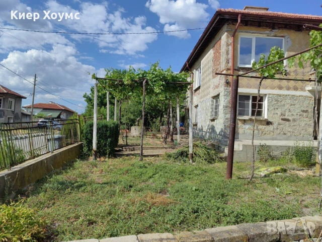 Продавам двуетажна къща в село Бряст общ.Димитровград, снимка 2 - Къщи - 51191264